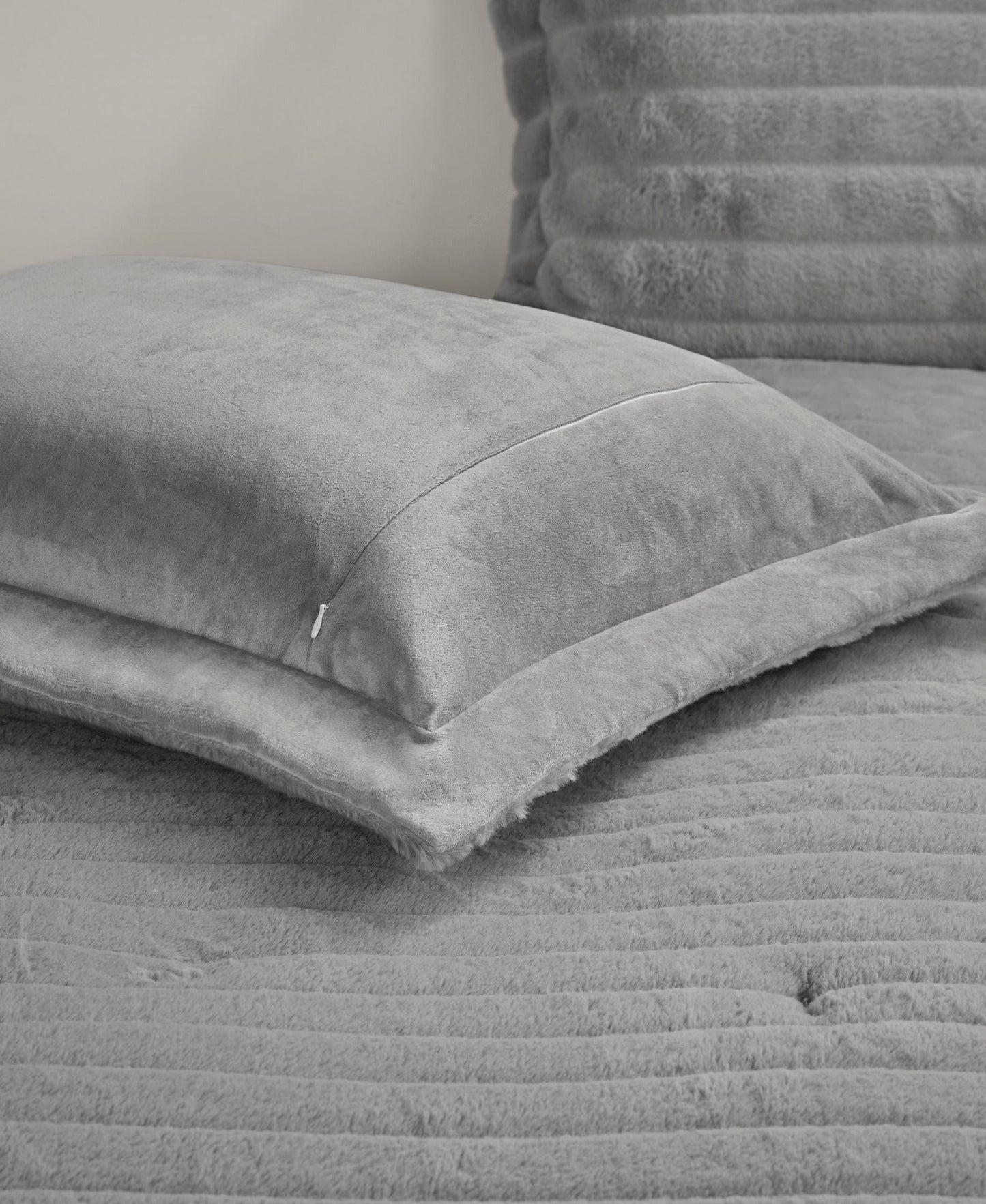 Eve Faux Fur Comforter Set