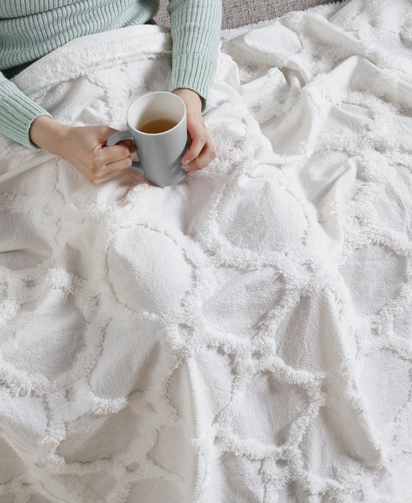 Hannah Chenille Lightweight Throw with Fringe Tassel