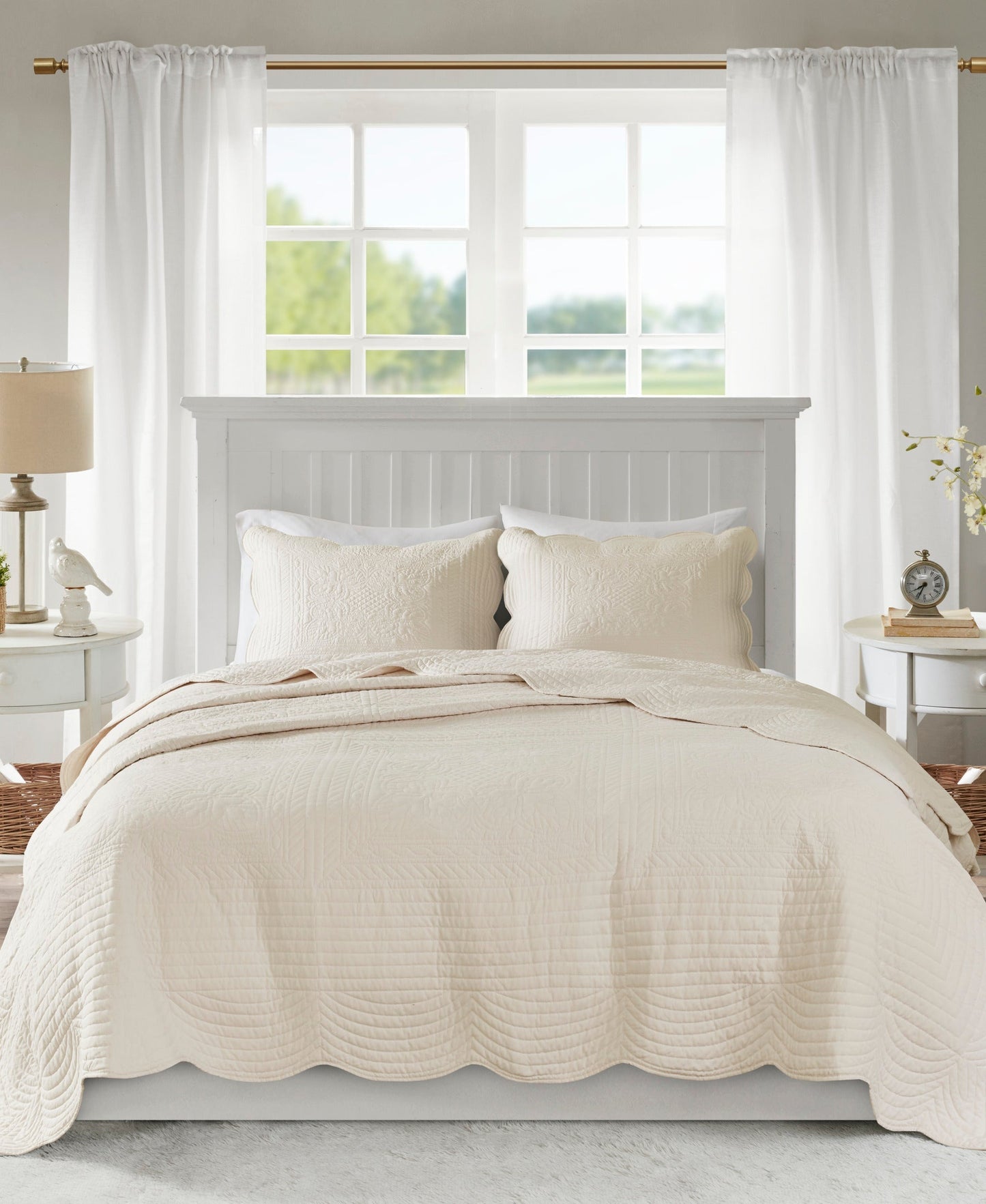 Genoa 3 Piece Reversible Scalloped Edge Quilt Set