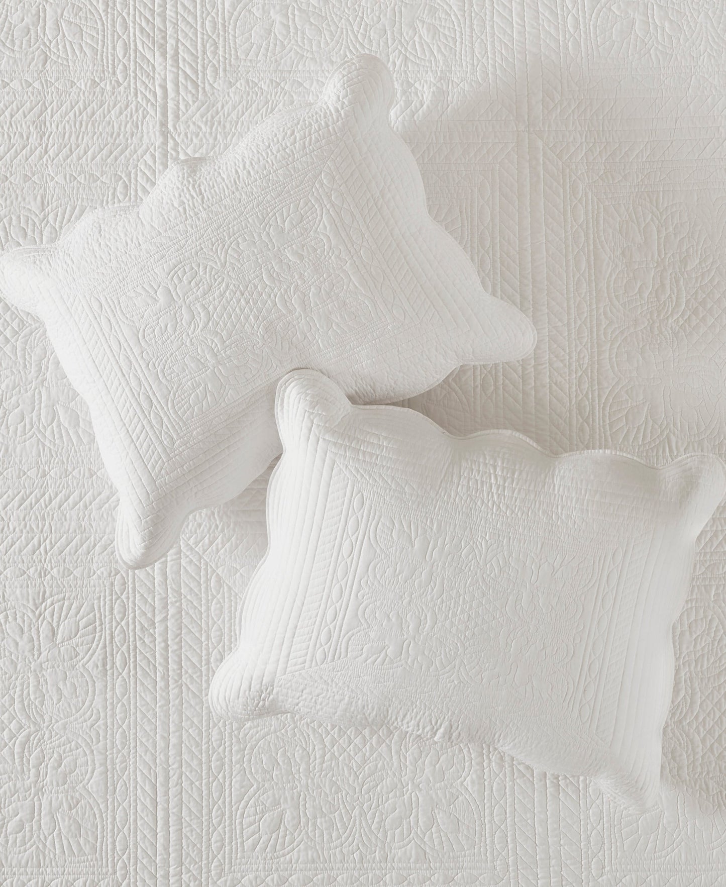 Genoa 3 Piece Reversible Scalloped Edge Quilt Set