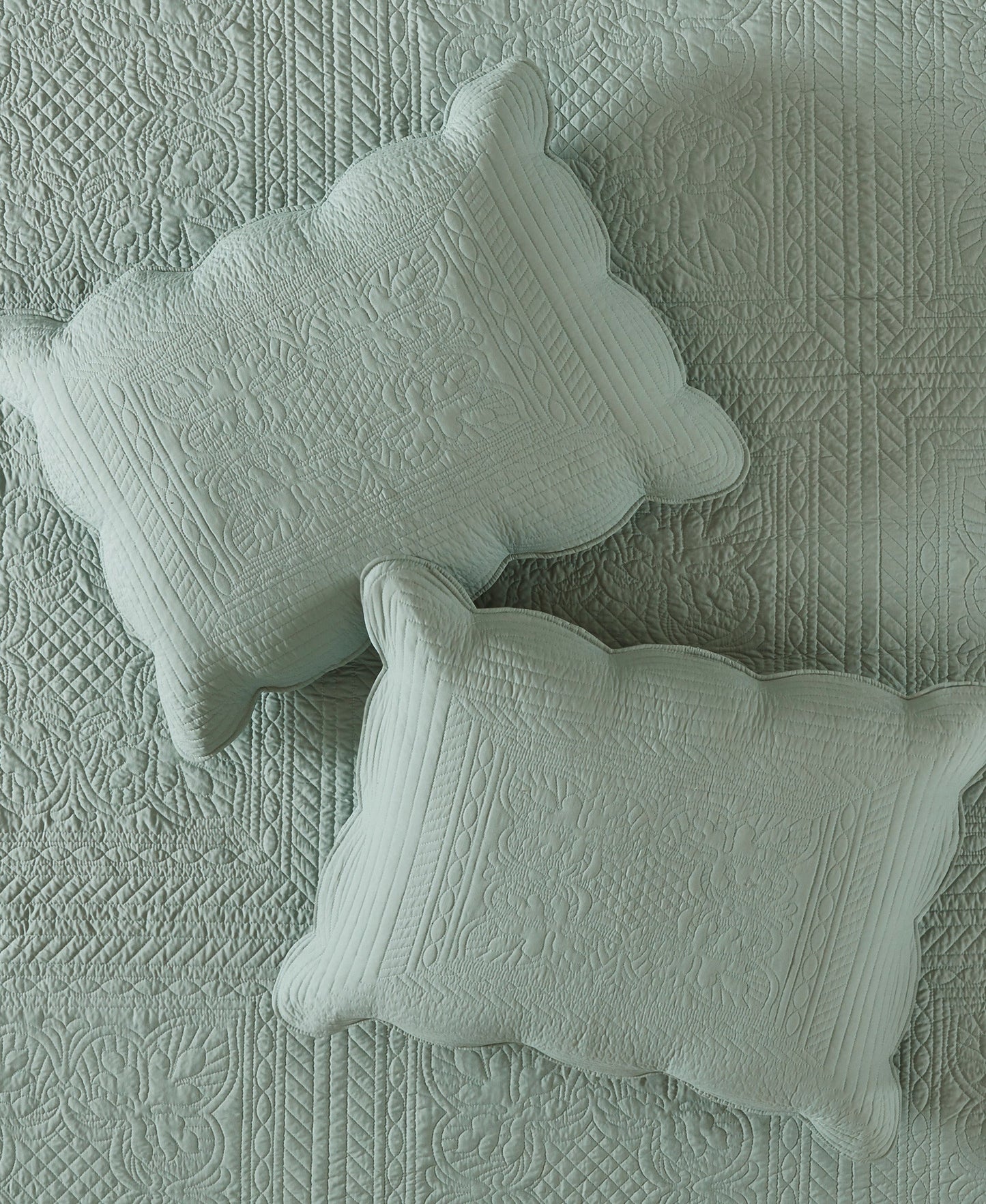 Genoa 3 Piece Reversible Scalloped Edge Quilt Set