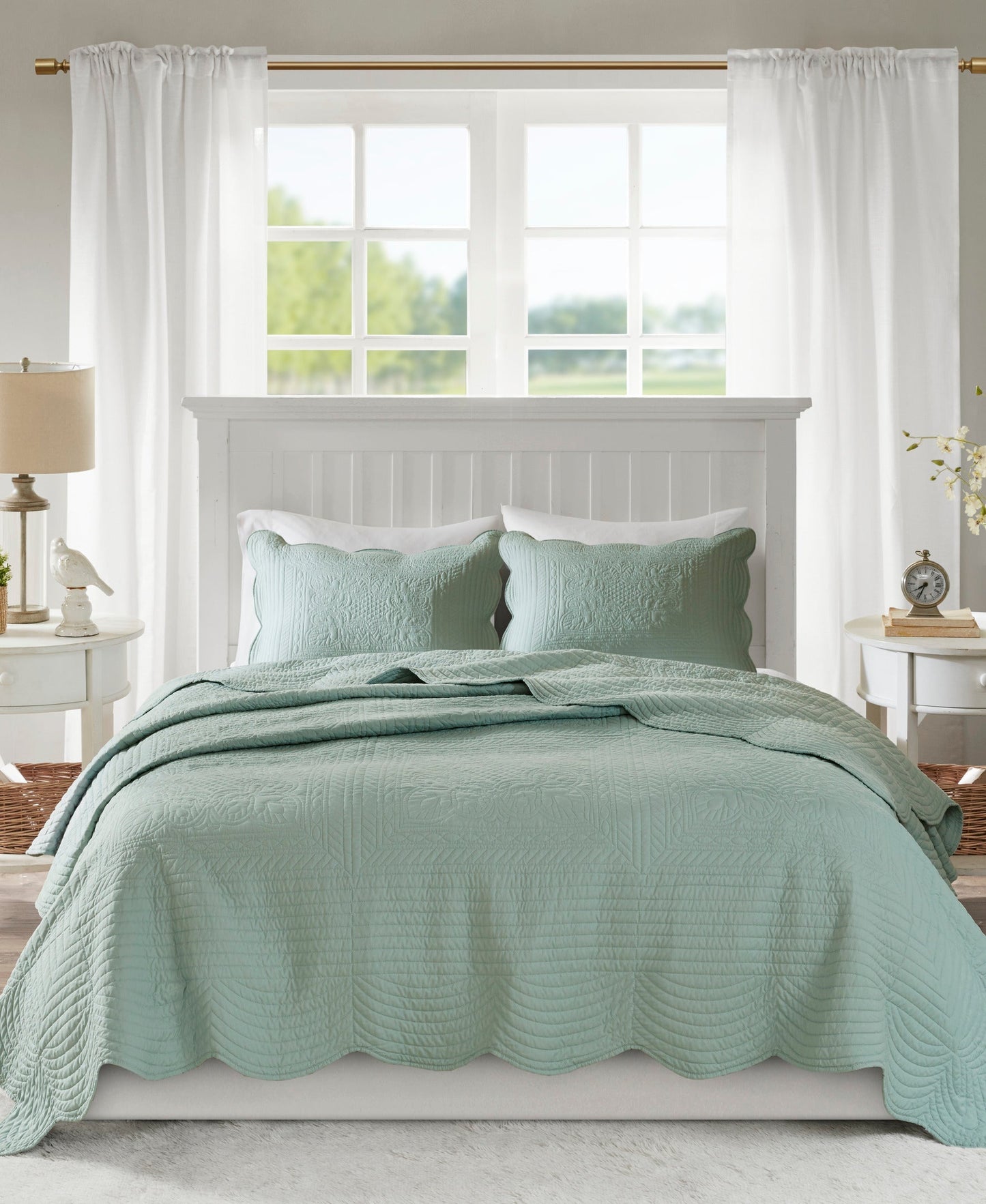 Genoa 3 Piece Reversible Scalloped Edge Quilt Set